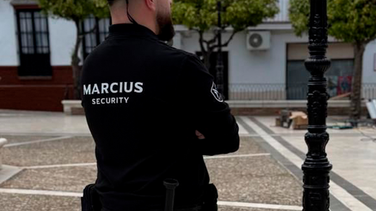 Comparison between a private escort and a security guard